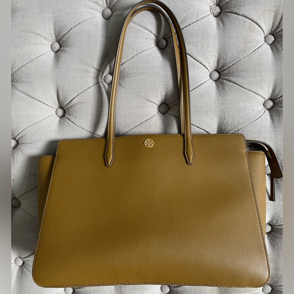 SOLD🤎 TORY BURCH Pebbled Leather Robinson Tote in Bistro Brown